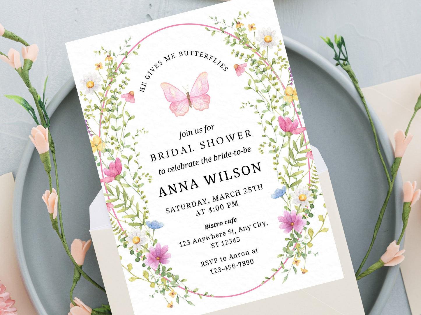 Modèle d'invitation pour une fête prénuptiale sur le thème des fleurs sauvages, motif papillon floral (téléchargement numérique)