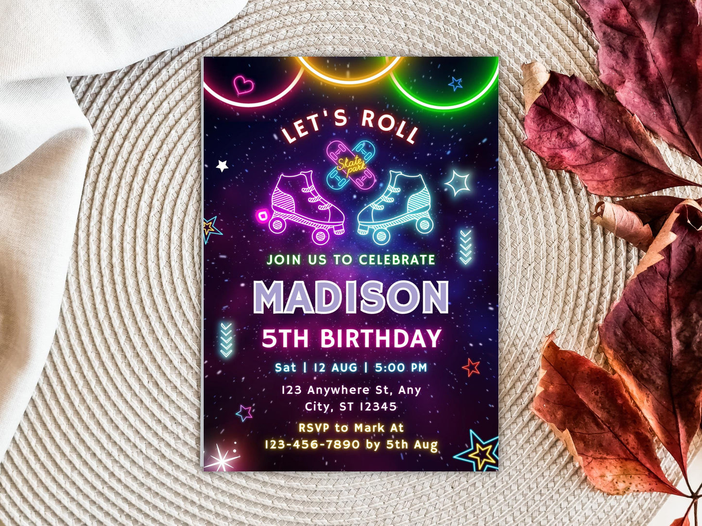 Modèle d'invitation d'anniversaire rétro en forme de patin à roulettes néon (modifiable)