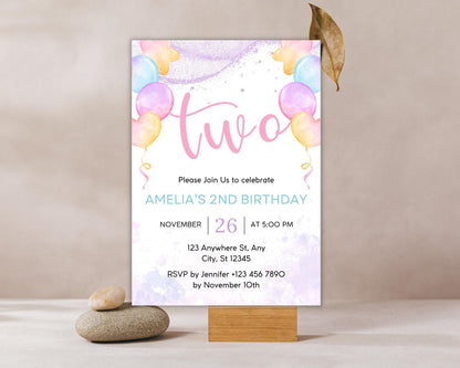 Einladung zum 2. Geburtstag eines Mädchens mit pastellfarbenen Ballons: Bearbeitbare Canva-Vorlage